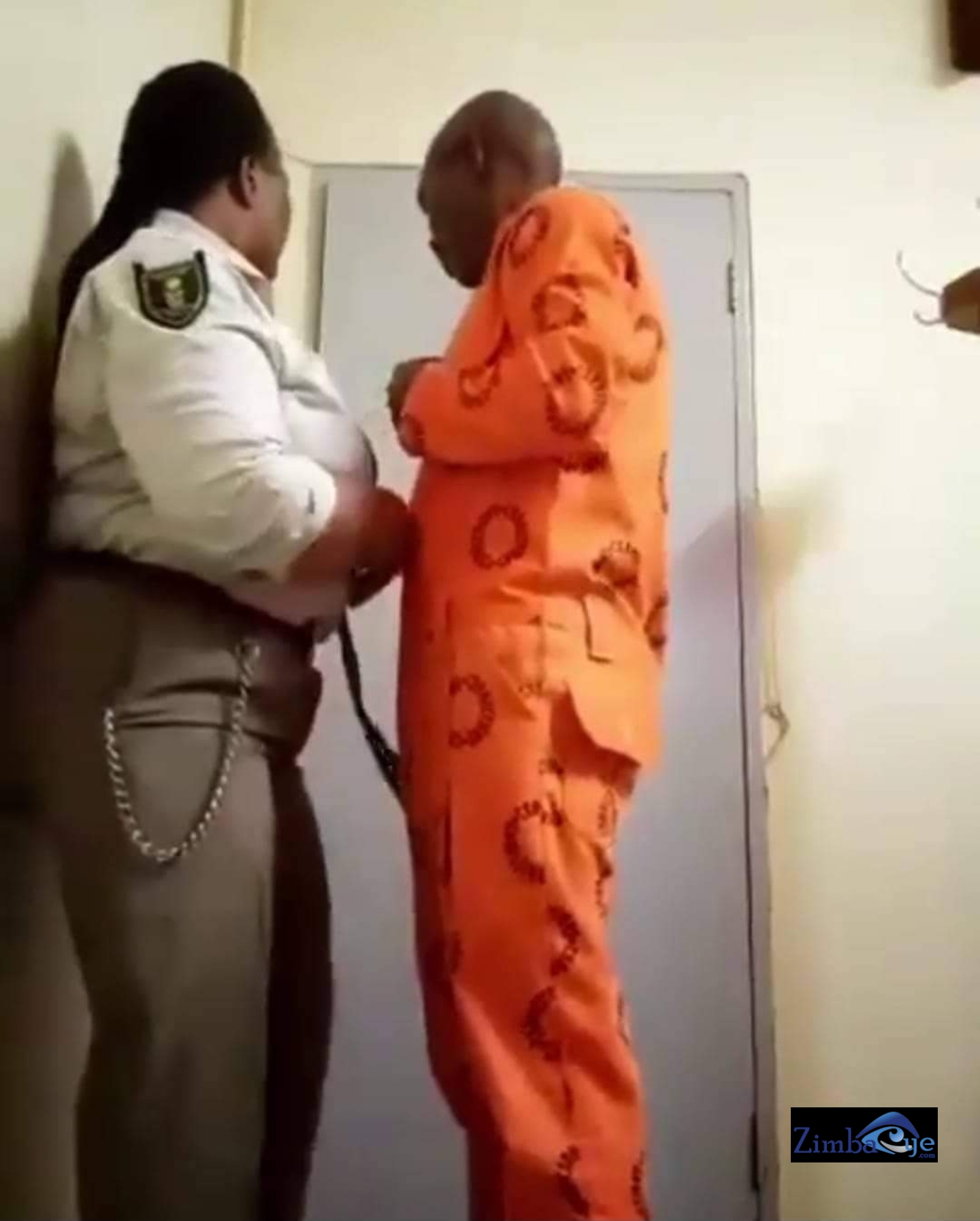 Viral Video Of Prison Warder Having Lula Lula With An Inmate 